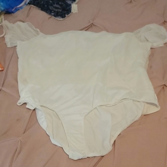 Cute top - Picture 3 of 3